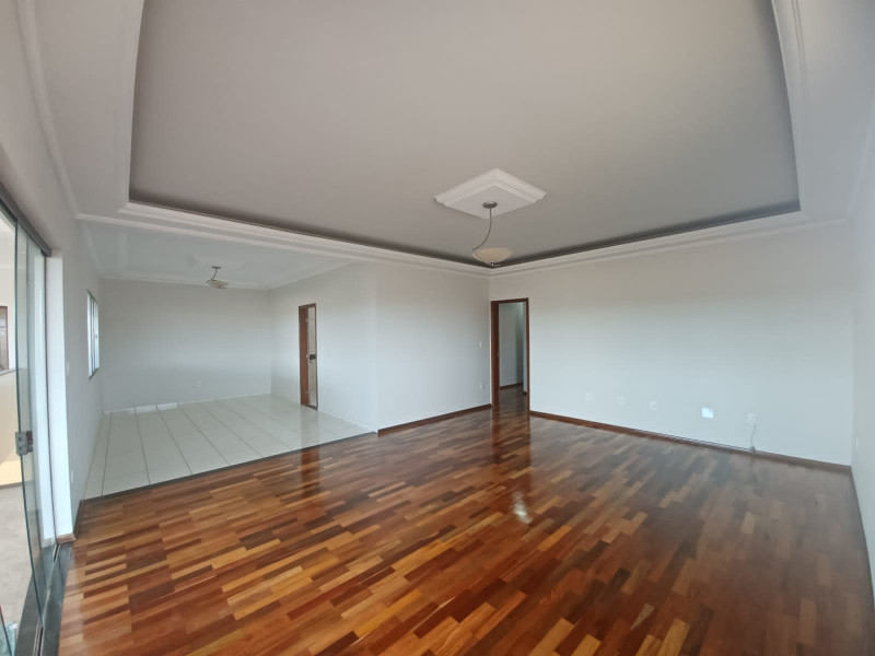 Casa à venda Jardim Hikare com 341m² e 4 quartos por R$ 900.000 - 1155167455-img-20220117-wa0042.jpg