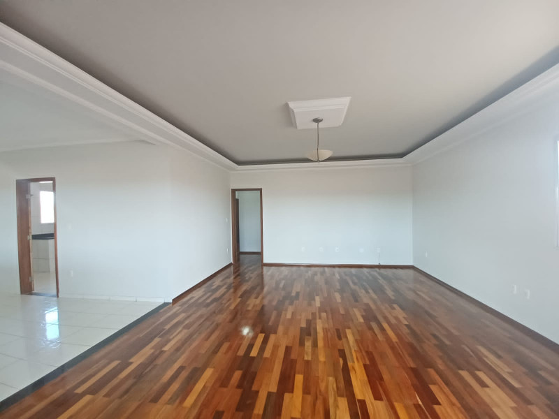 Casa à venda Jardim Hikare com 341m² e 4 quartos por R$ 900.000 - 1252259358-img-20220117-wa0041.jpg