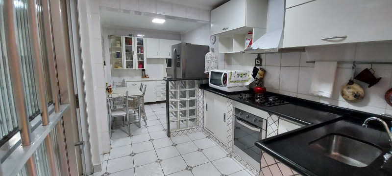 Casa à venda Vila California(Zona Sul) com 260m² e 4 quartos por R$ 850.000 - 229032836-cozinha.jpg