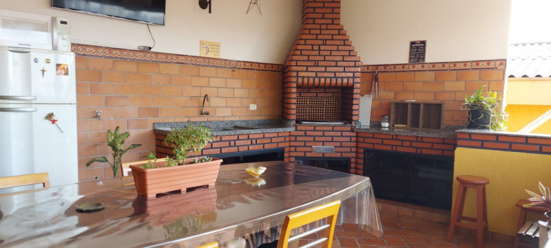 Casa à venda Vila California(Zona Sul) com 260m² e 4 quartos por R$ 850.000 - 616441730-churrasqueira.jpeg