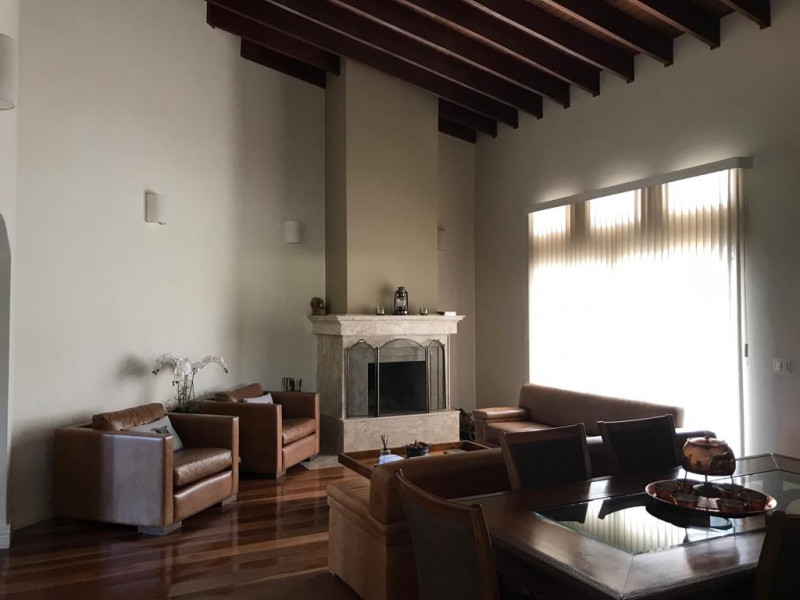 Casa à venda Jardim Europa com 350m² e 4 quartos por R$ 1.480.000 - 209581010-estar-lareira.jpeg