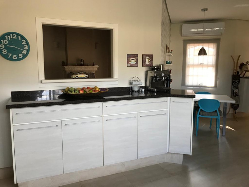 Casa à venda Jardim Europa com 350m² e 4 quartos por R$ 1.480.000 - 906621963-cozinabancada.jpeg