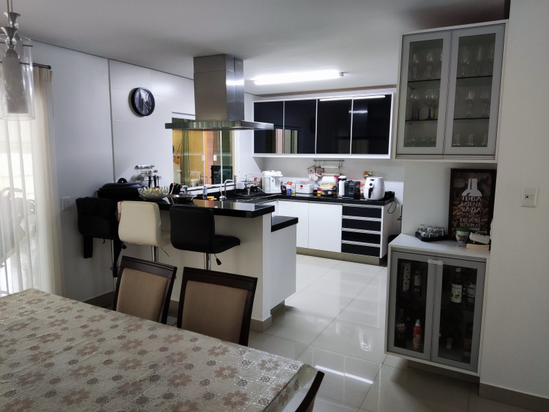 Casa de condomínio à venda Centro com 250m² e 4 quartos por R$ 1.590.000 - 1428396068-4.jpg