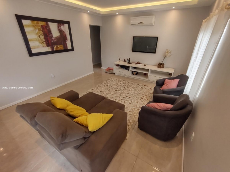 Casa à venda Centro com 268m² e 4 quartos por R$ 1.200.000 - 1547799859-img-20230124-wa0044.jpg