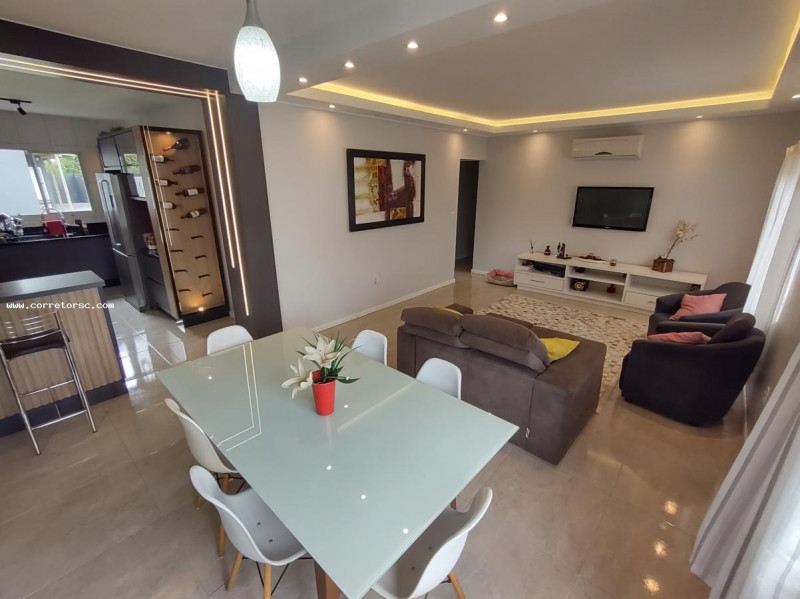 Casa à venda Centro com 268m² e 4 quartos por R$ 1.200.000 - 95193532-img-20230124-wa0053.jpg