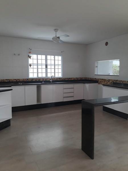 Casa de condomínio à venda Centro com 252m² e 3 quartos por R$ 1.350.000 - 1715910948-eac31cc6-7527-432c-8bae-e5f1401f143e.jpeg