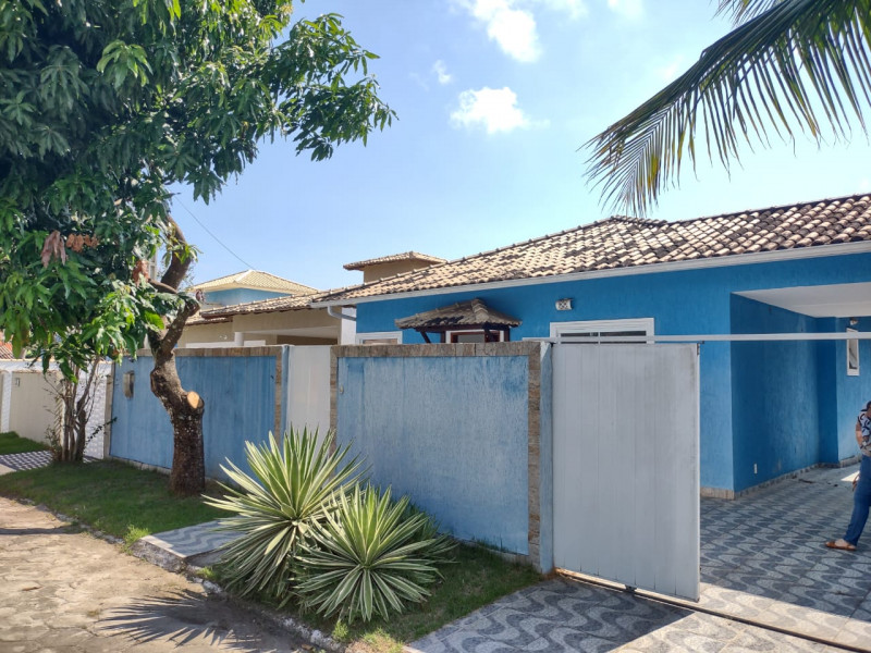 Casa de condomínio à venda Flamengo com 180m² e 3 quartos por R$ 490.000 - 1528157998-frente-da-casa-com-portao.jpg