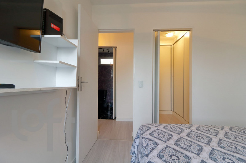 Apartamento à venda Jardim das Palmas com 64m² e 3 quartos por R$ 305.000 - 413702393-desktop-master-bedroom21.jpg