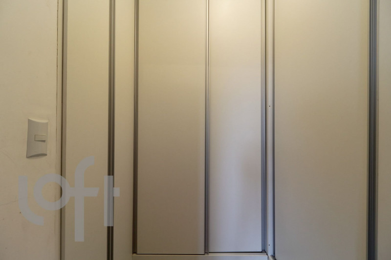 Apartamento à venda Jardim das Palmas com 64m² e 3 quartos por R$ 305.000 - 517643226-desktop-master-bedroom24.jpg