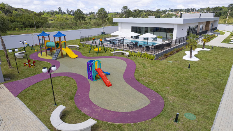 Terreno à venda Santa Candida com 124m² e 1 quarto por R$ 230.000 - 783600321-playground.jpeg