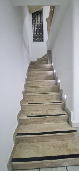 Casa à venda Tijuca com 270m² e 5 quartos por R$ 1.400.000 - 1159690817-escada-1o-andar-e.jpeg