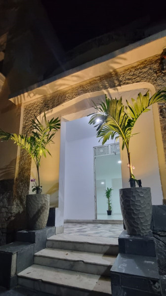 Casa à venda Tijuca com 270m² e 5 quartos por R$ 1.400.000 - 2029641458-entrada-noturna-f.jpeg