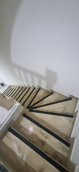 Casa à venda Tijuca com 270m² e 5 quartos por R$ 1.400.000 - 793927804-escada-1o-andar-m.jpeg