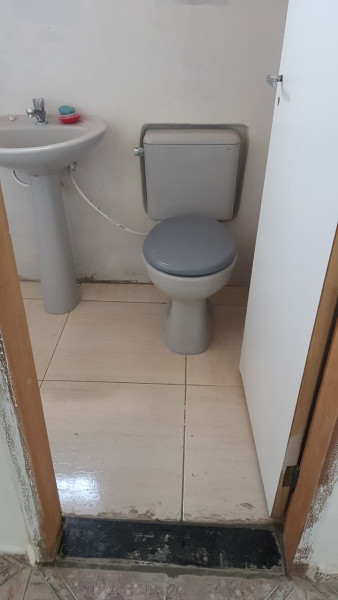 Casa à venda Parque Santa Edwiges com 144m² e 2 quartos por R$ 215.000 - 1861243389-wc-social.jpg