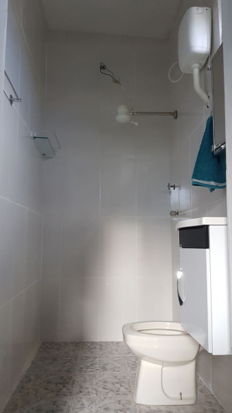 Casa à venda Parque Santa Edwiges com 144m² e 2 quartos por R$ 215.000 - 437240955-wc-suite.jpg
