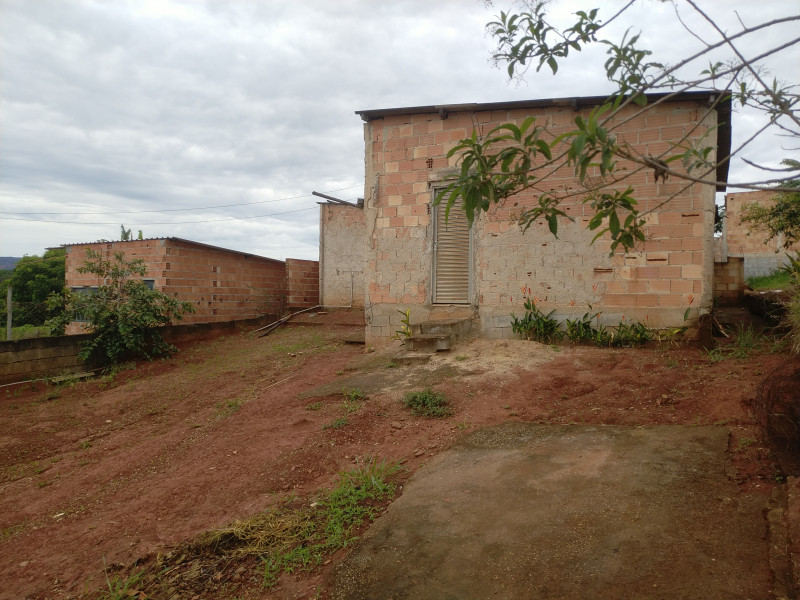 Casa à venda Centro com 360m² e 2 quartos por R$ 180.000 - 1634767768-casa-venda-ou-troca.jpg