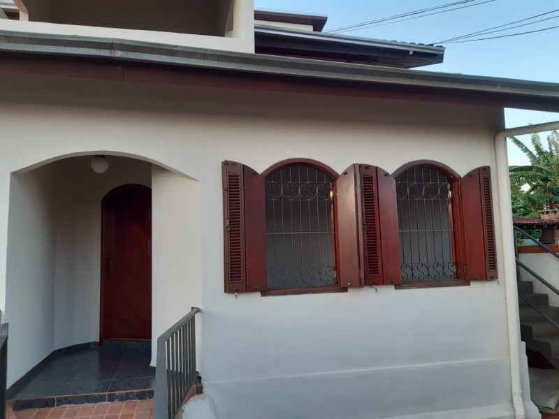 Casa à venda Vl. Carlota com 350m² e 3 quartos por R$ 1.260.000 - 349285855-fachada-janelas.jpg