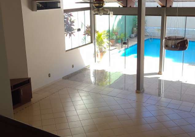 imóvel com 200m²