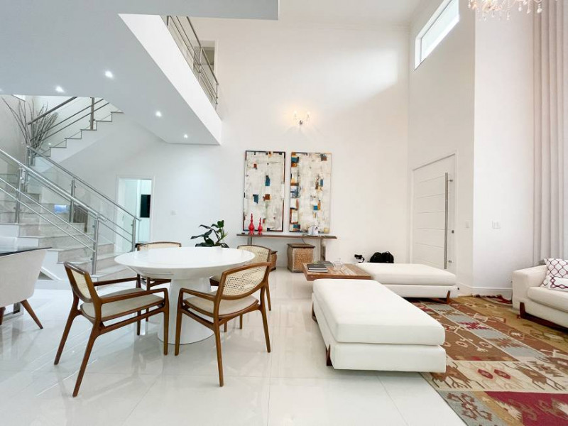 Casa de condomínio à venda Vila Mira com 372m² e 4 quartos por R$ 2.950.000 - 1048809389-rouxinol-atibaia-sala-5.jpg
