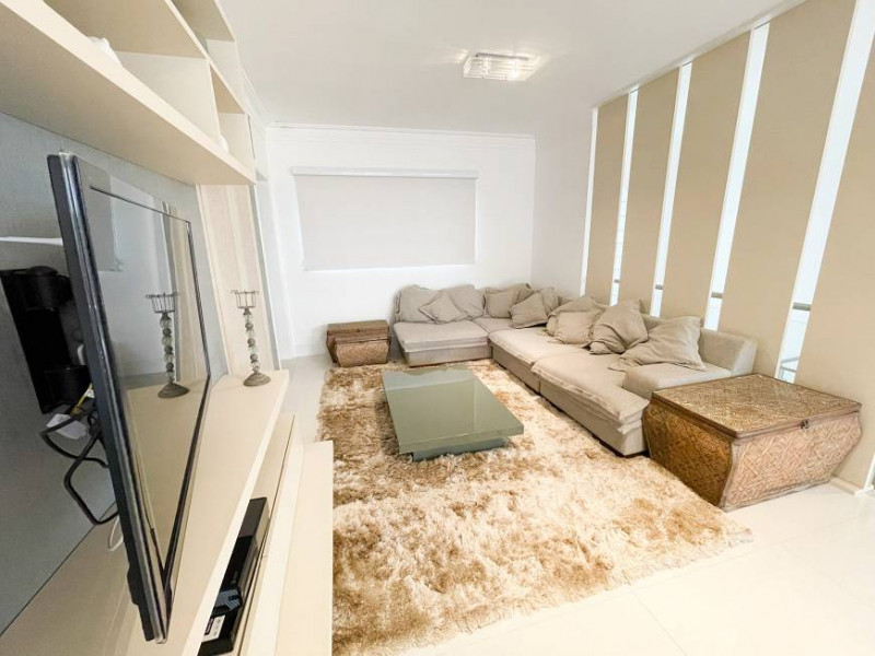 Casa de condomínio à venda Vila Mira com 372m² e 4 quartos por R$ 2.950.000 - 1092250833-rouxinol-atibaia-sala-tv-3.jpg