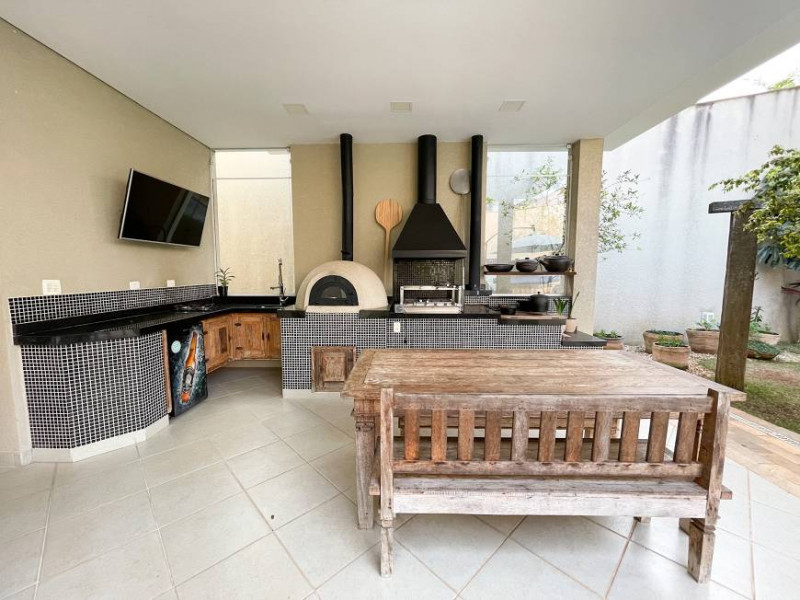 Casa de condomínio à venda Vila Mira com 372m² e 4 quartos por R$ 2.950.000 - 1539088363-rouxinol-atibaia-churrasqueira-1.jpg