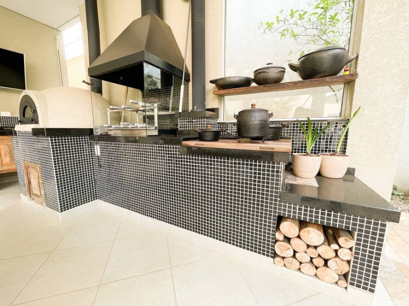Casa de condomínio à venda Vila Mira com 372m² e 4 quartos por R$ 2.950.000 - 1788034884-rouxinol-atibaia-churrasqueira-2.jpg