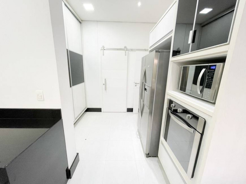 Casa de condomínio à venda Vila Mira com 372m² e 4 quartos por R$ 2.950.000 - 968686357-rouxinol-atibaia-cozinha-1.jpg