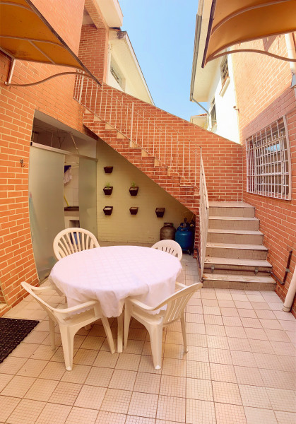 Casa à venda Planalto Paulista com 190m² e 5 quartos por R$ 1.600.000 - 1918627941-14-quintal-de-tras-03.jpg