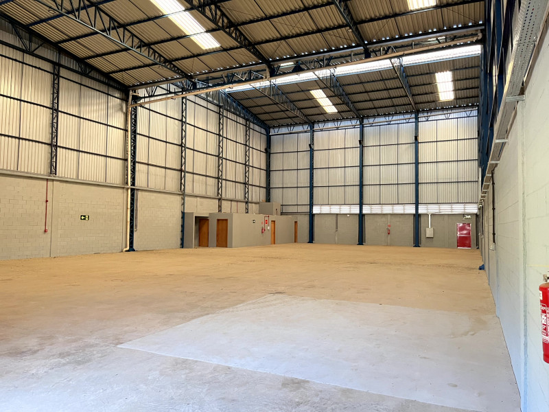 Comercial para alugar São Dimas com 4300m² e 1 quarto por R$ 14 - 311998034-img-0493.jpg