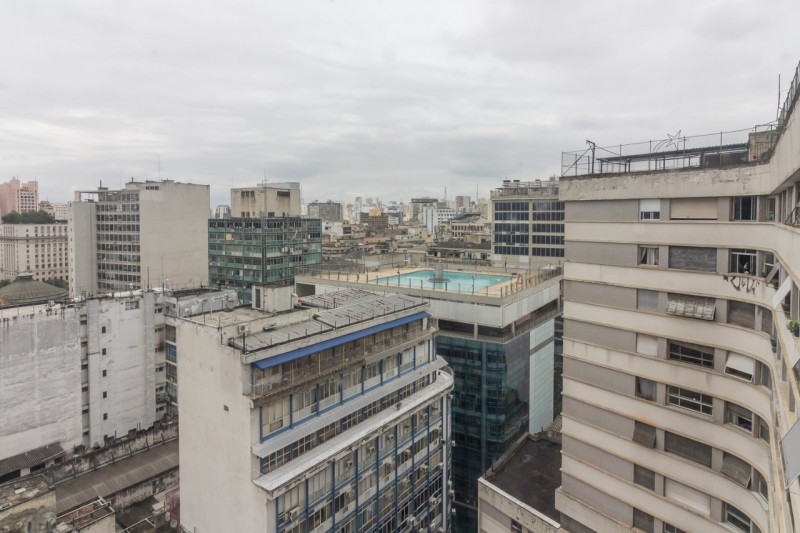 Studio à venda República com 37m² e 1 quarto por R$ 230.000 - 1477011296-vista-da-janela-piscina-do-sesc-24-de-maio.jpg