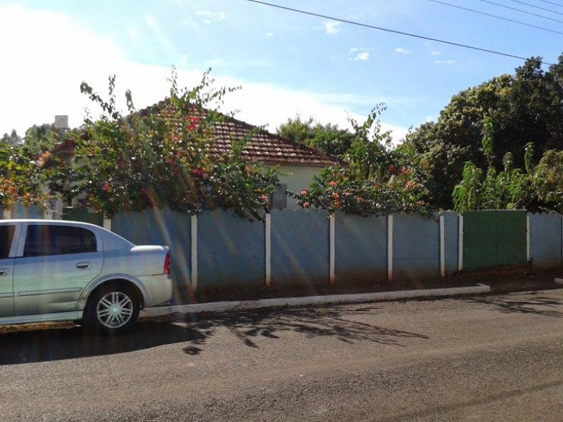 Chácara à venda Centro com 1557m² e 2 quartos por R$ 200.000 - 1856003048-chacara-frente-1.jpg