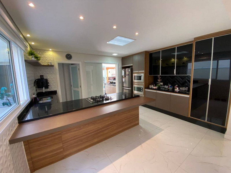 Casa à venda Swiss Park com 360m² e 4 quartos por R$ 2.280.000 - 1785962708-casa7.jpg