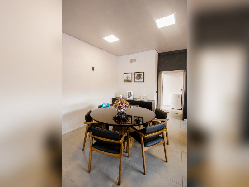 Casa à venda Centro com 640m² e 3 quartos por R$ 1.400.000 - int-2001.jpg