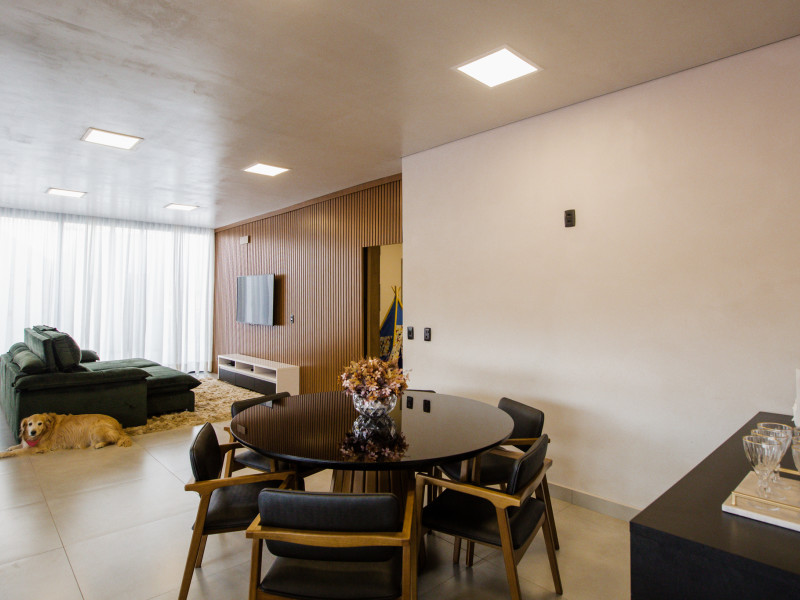Casa à venda Centro com 640m² e 3 quartos por R$ 1.400.000 - int-2010.jpg