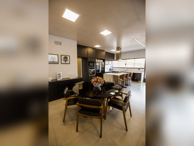 Casa à venda Centro com 640m² e 3 quartos por R$ 1.400.000 - int-2030.jpg