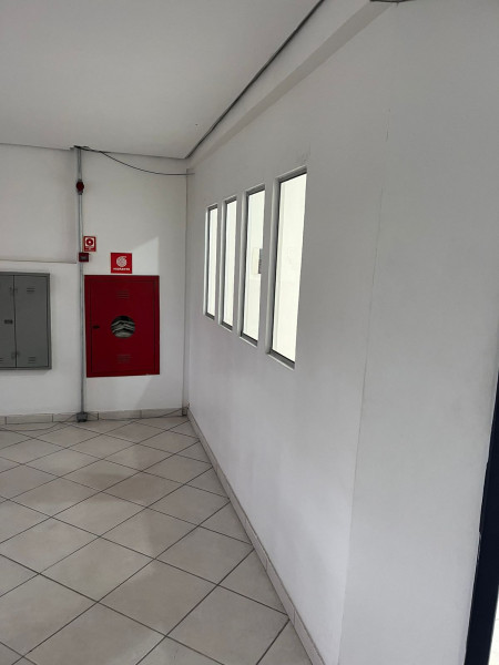 Comercial para alugar Jardim Santa Edwirges com 110m² e 1 quarto por R$ 1.500 - 1044730717-sala-11-frente.jpeg