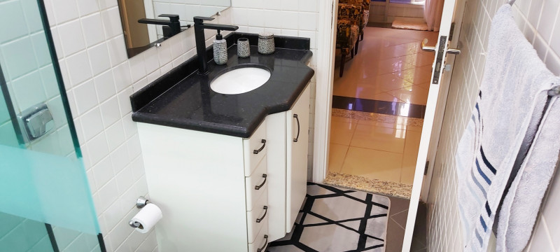 Cobertura à venda Vila Assuncao com 216m² e 3 quartos por R$ 1.200.000 - 964358384-banho3.jpg