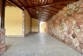 Casa à venda Ouro Minas com 313m² - 4 dormitórios -  vagas - R$ 559.000 - 1204852037-casa-varanda.jpeg