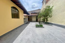 Casa à venda Ouro Minas com 313m² - 4 dormitórios -  vagas - R$ 559.000 - 1649195219-casa-fundos-2.jpeg