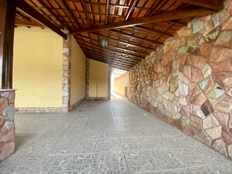 Casa à venda Ouro Minas com 313m² e 4 quartos por R$ 559.000 - 1204852037-casa-varanda.jpeg