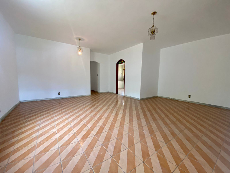 Casa à venda Ouro Minas com 313m² e 4 quartos por R$ 559.000 - 1903984696-casa-sala.jpeg