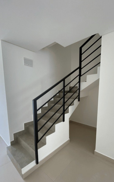Casa de condomínio à venda Centro com 89m² e 3 quartos por R$ 429.900 - 1665925623-escada.jpg