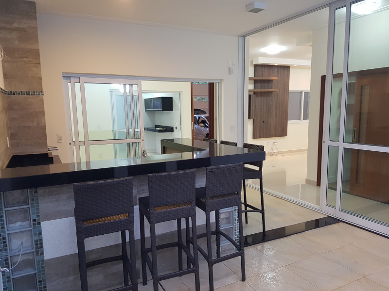 Casa à venda Parque do Castelo com 201m² e 3 quartos por R$ 890.000 - 1974737474-20180512-173326.jpg
