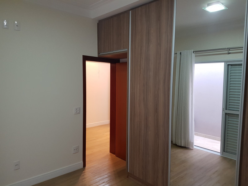 Casa à venda Parque do Castelo com 201m² e 3 quartos por R$ 890.000 - 805948441-20180512-163423.jpg