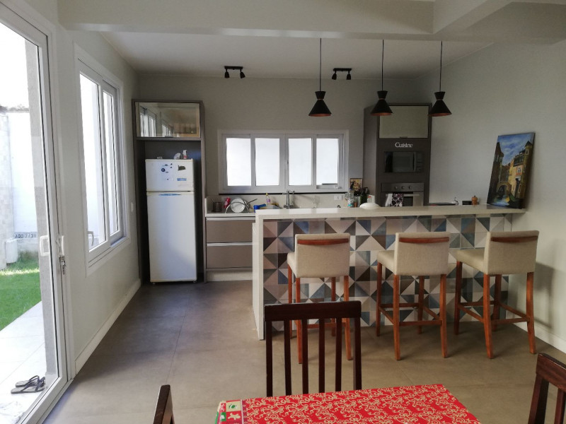 Casa à venda Balneário com 175m² e 3 quartos por R$ 970.000 - 1705502218-36d6e671-e34a-4b89-9289-7f9e463cafca.jpg