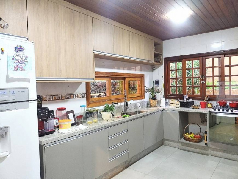 Casa de condomínio à venda Centro com 1000m² e 4 quartos por R$ 1.350.000 - 1990135049-foto-casa-cozinha.jpg