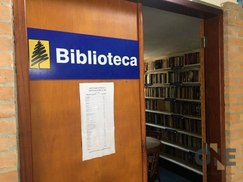 Casa de condomínio à venda Centro com 1000m² e 4 quartos por R$ 1.350.000 - 2120022103-condominio-granja-viana-ii-biblioteca.jpg