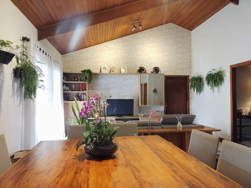 Casa de condomínio à venda Centro com 1000m² e 4 quartos por R$ 1.350.000 - 264403773-foto-casa-sala-estar-2.jpg