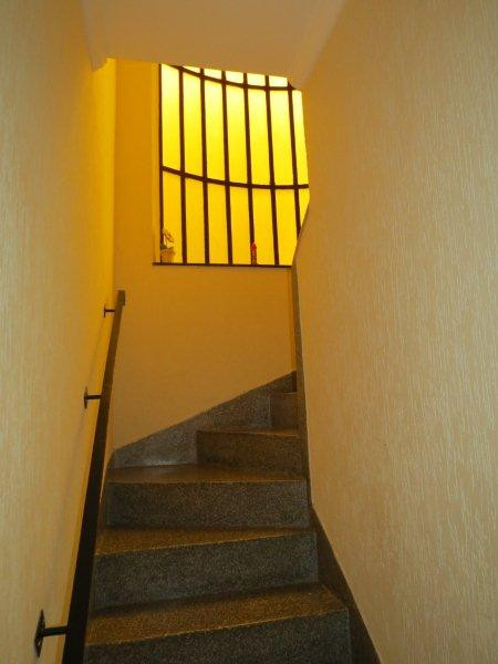 Casa à venda Jardim Consórcio com 141m² e 3 quartos por R$ 600.000 - 713882080-escada-para-superior.jpg