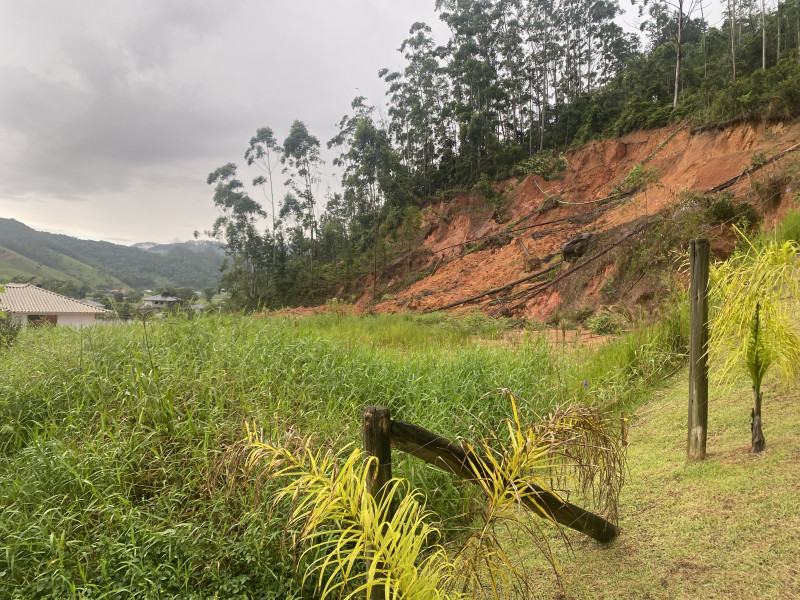 Terreno à venda Centro com 1120m² e 1 quarto por R$ 150.000 - 2047103950-2ff8bb70-7d53-4a5d-953c-011716f57352.jpeg